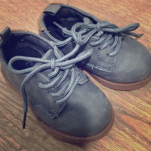 LIKE NEW - OSHKOSH B’gosh Boys Oxfords 👞 SIZE 4